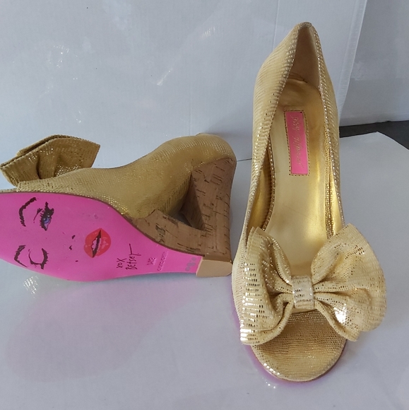 Golden Betsey Johnson Heels with Bow - Picture 1 of 8